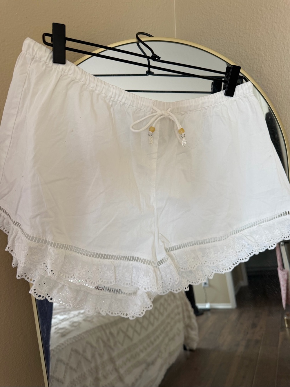 White H&M Eyelet Trim Drawstring Women’s Shorts NWT - Picture 4 of 5